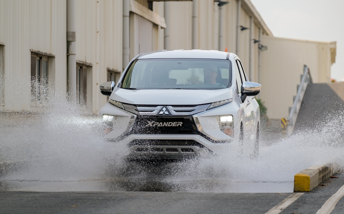 Xe Mitsubishi X-pander