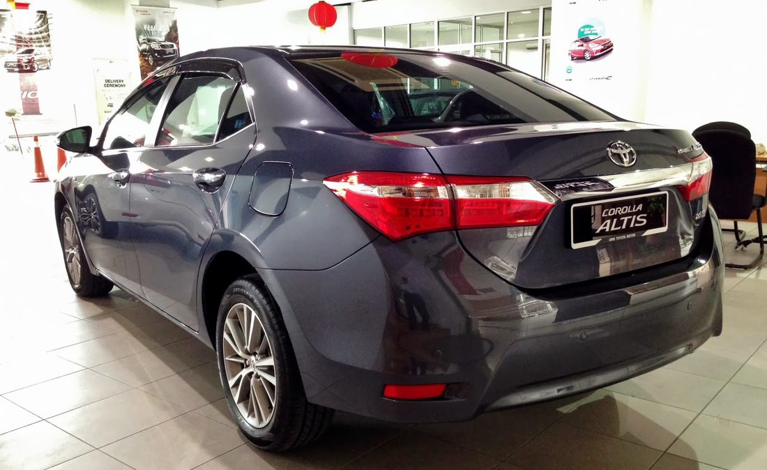 Toyota Corolla Altis sản xuất năm 2015 giá ngang Vios mới