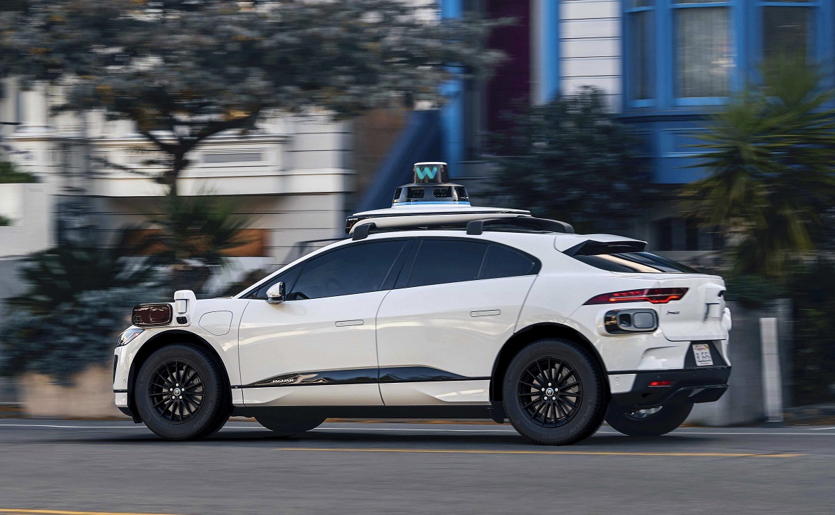 Một mẫu xe tự hành của Waymo (Google) chạy thử nghiệm tại Mỹ