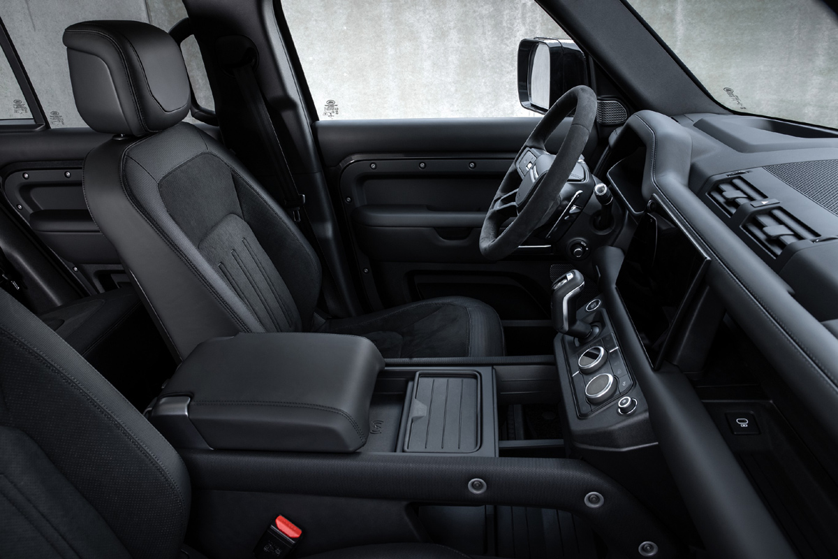 Nội thất Defender V8
