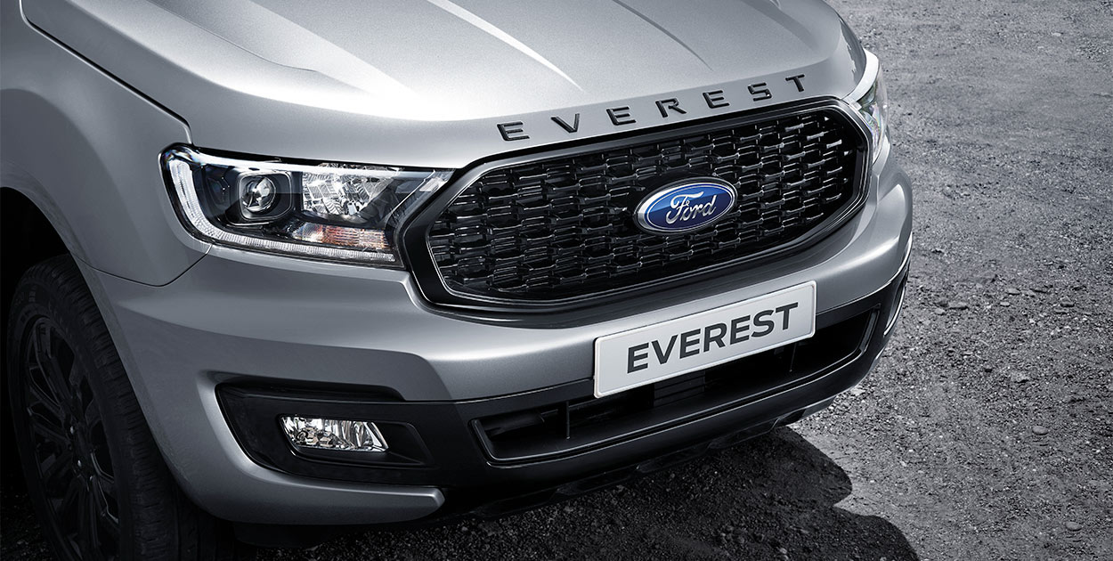Đầu xe Ford Ranger Sport với lưới tản nhiệt mới