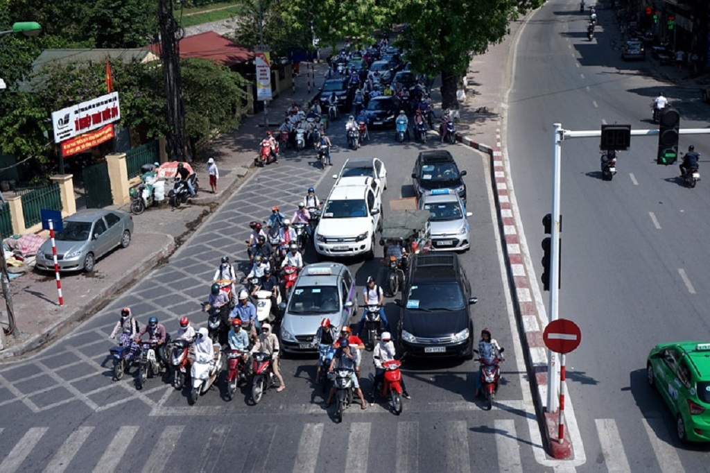 đè vạch khi dừng đèn đỏ