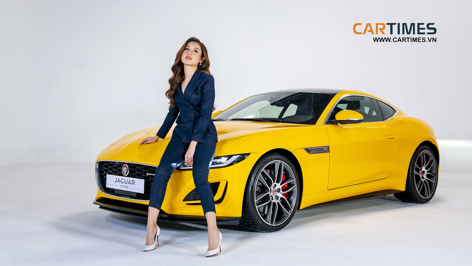 Á hậu Huyền My và Jaguar F-TYPE