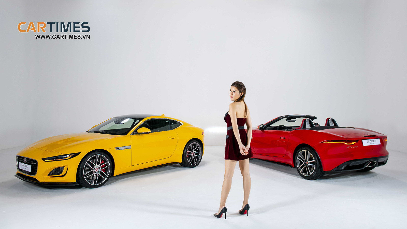 Huyền My bên cặp đôi F-TYPE