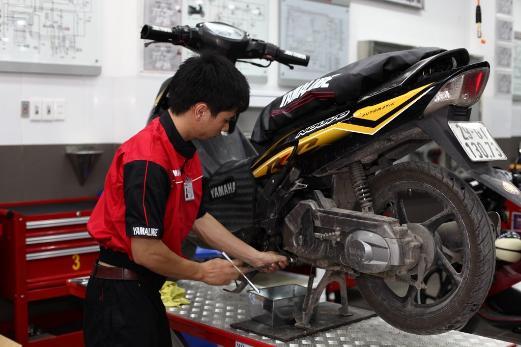 thay nhớt xe máy