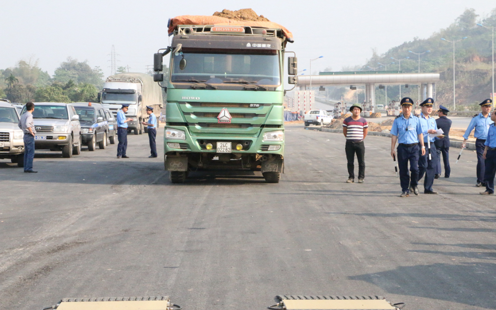 xe quá trọng tải
