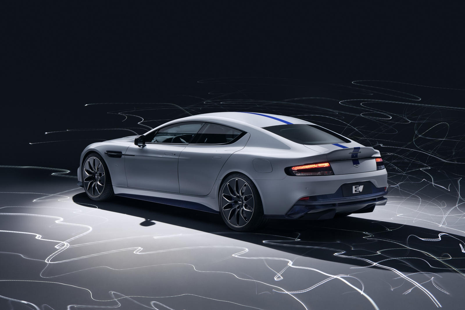 Concept xe Aston Martin chạy điện