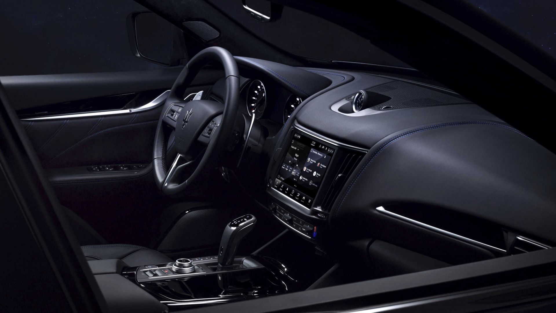 Hàng ghế trước của xe Maserati Levante Hybrid