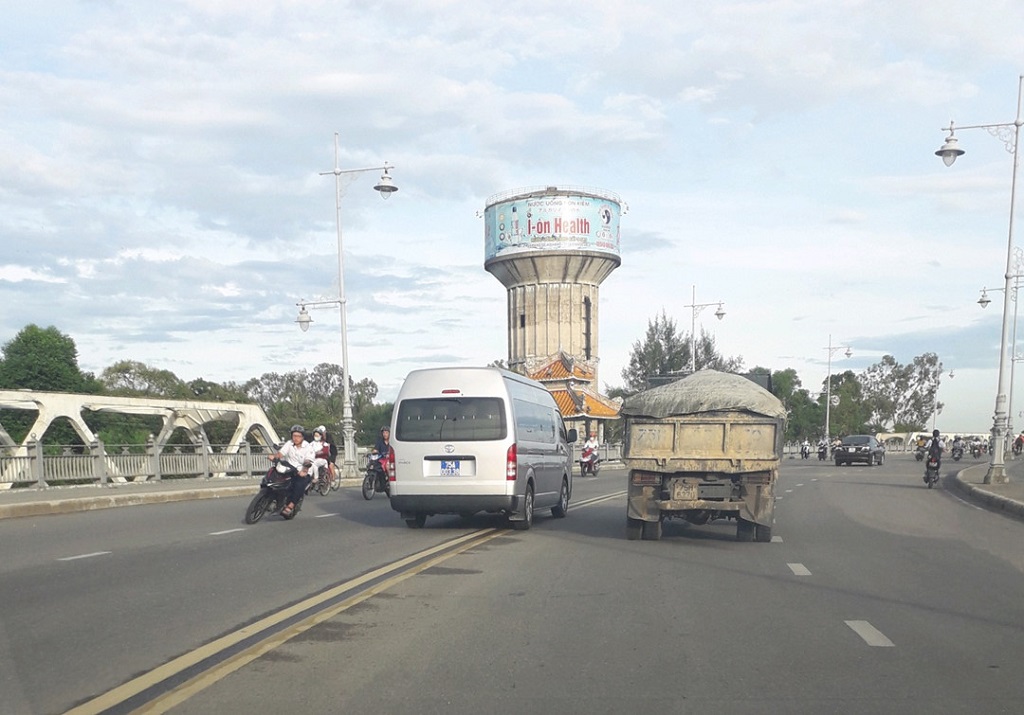 quy định về vượt xe
