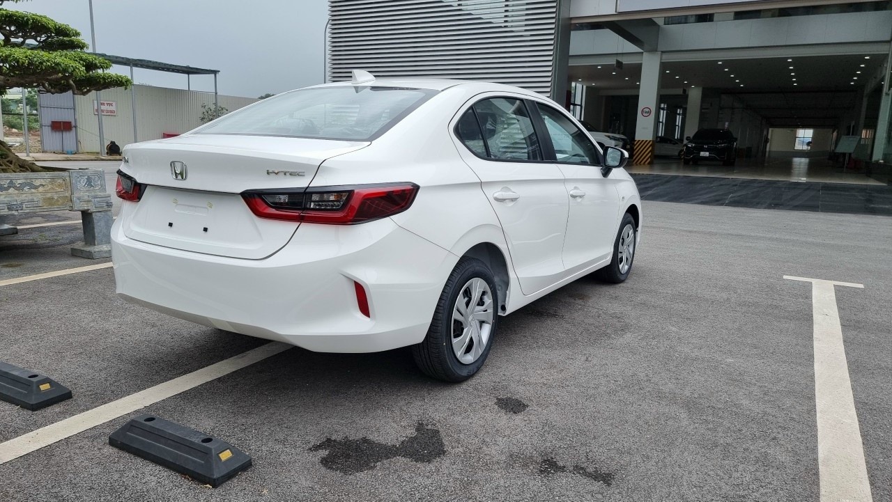 Đuôi xe Honda City 1.5E