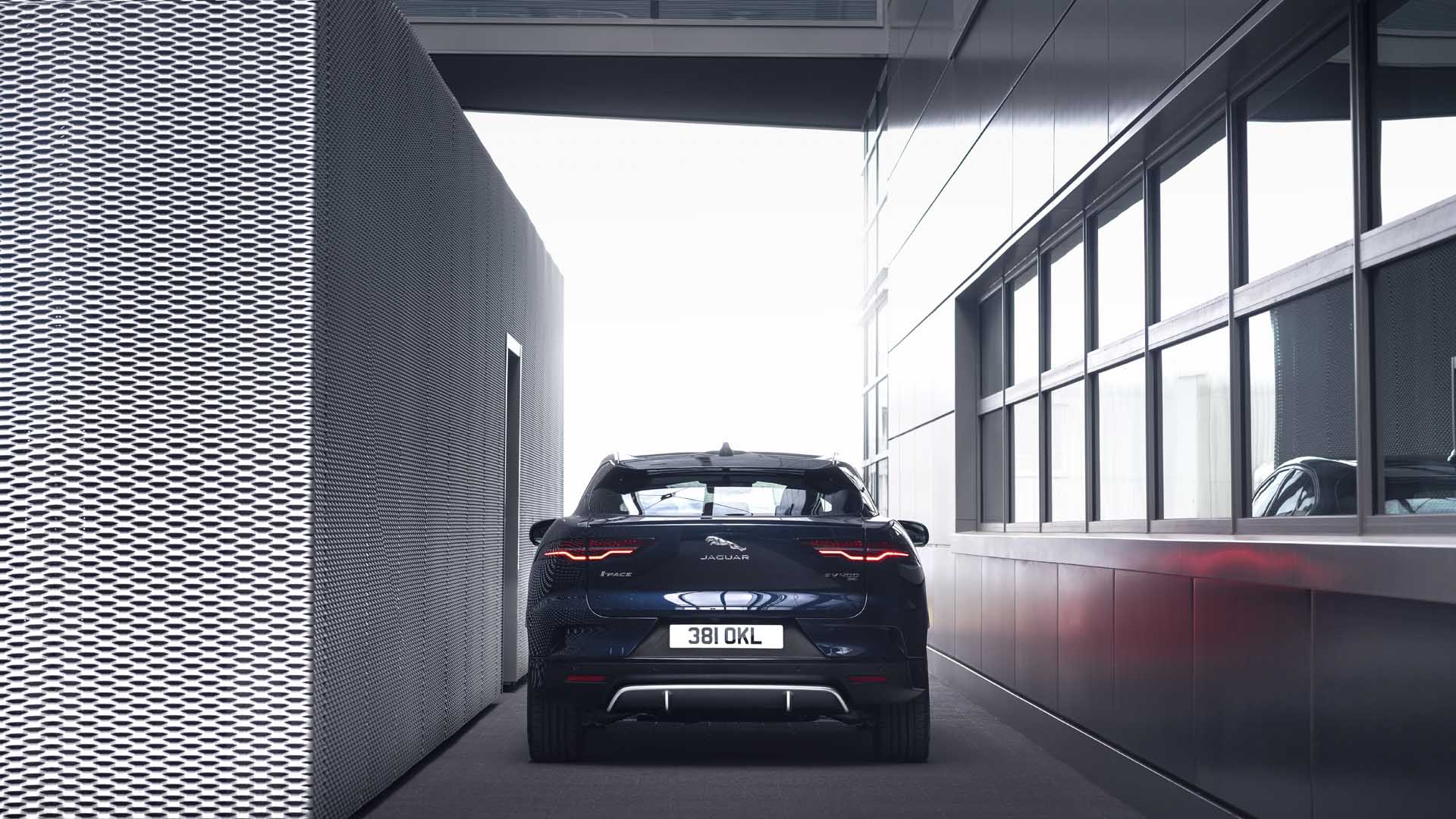 Jaguar I Pace Black mang tới nhiều trải nghiệm đặc biệt