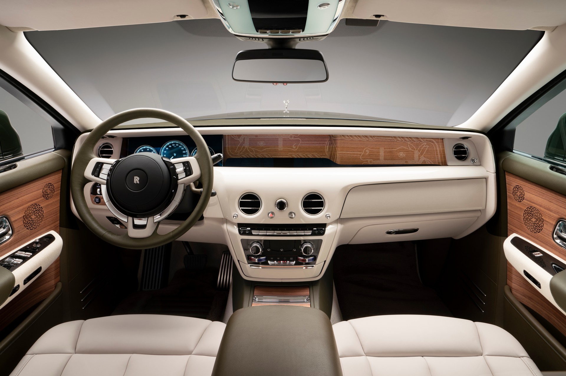 Hàng ghế trước của xe Rolls Royce Phantom Oribe