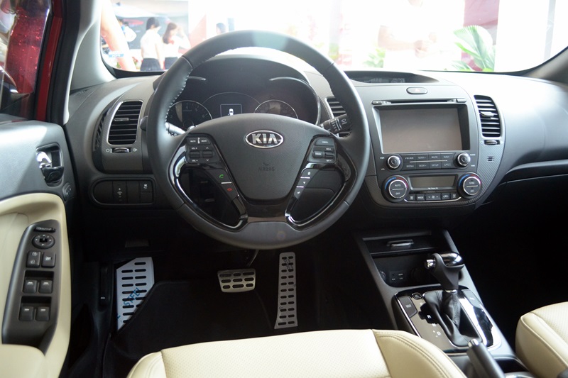 Kia Cerato 2016 cũ: Ngon, bổ, rẻ cho khách Việt