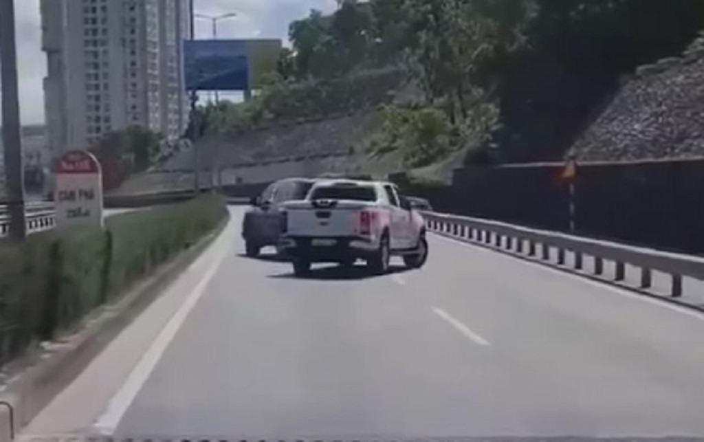 đánh võng xe ô tô