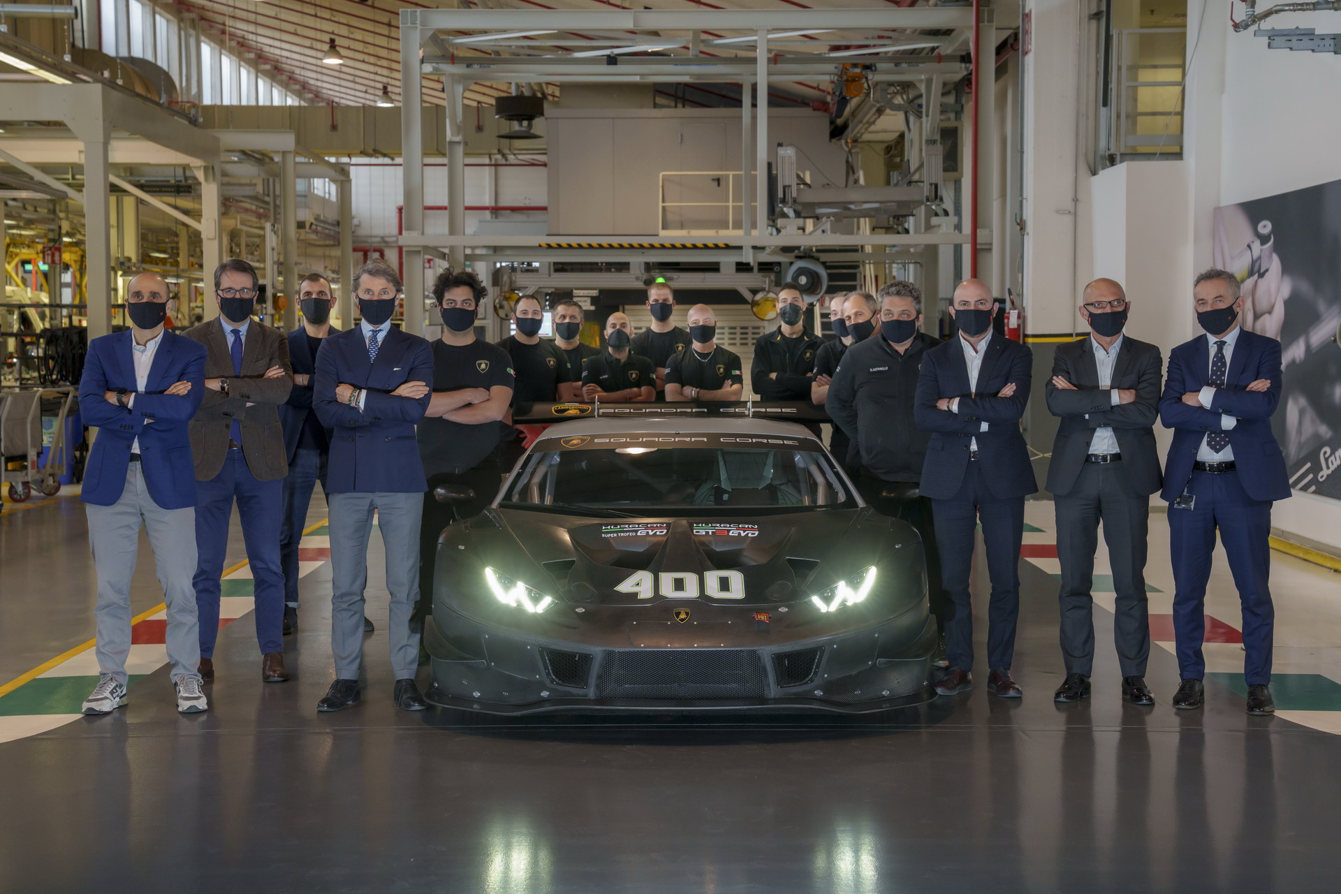 Mẫu xe Lamborghini Huracan GT3 Evo thứ 400 được xuất xưởng