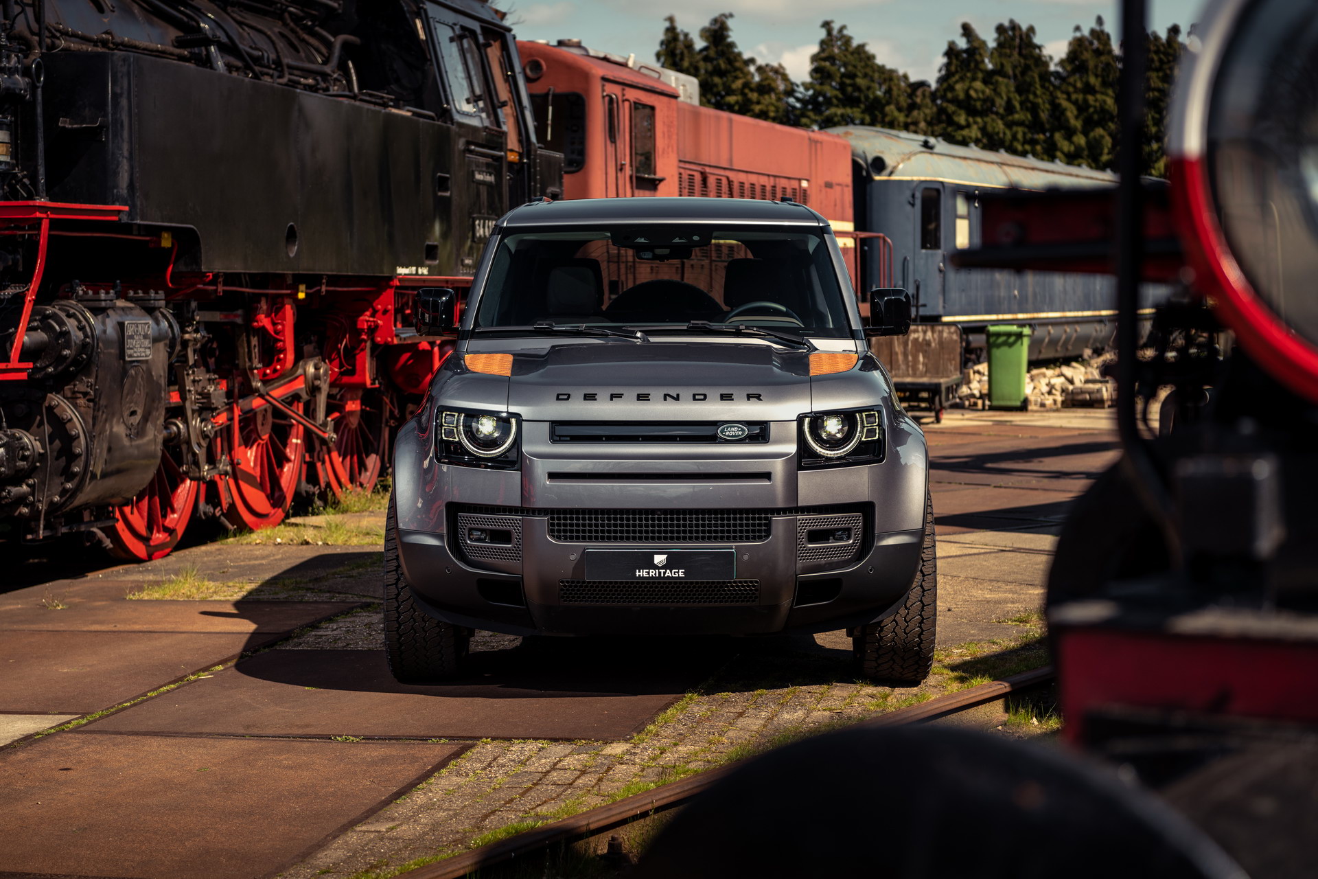 Land Rover Defender trở nên khác biệt với gói độ Niels van Roij Design