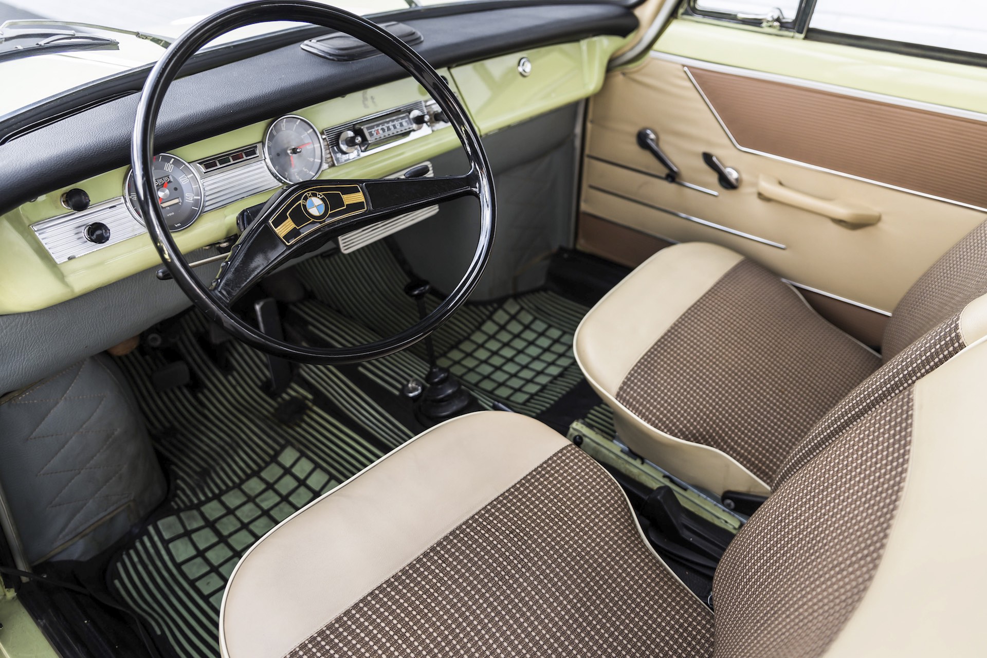 Cabin xe BMW 700 
