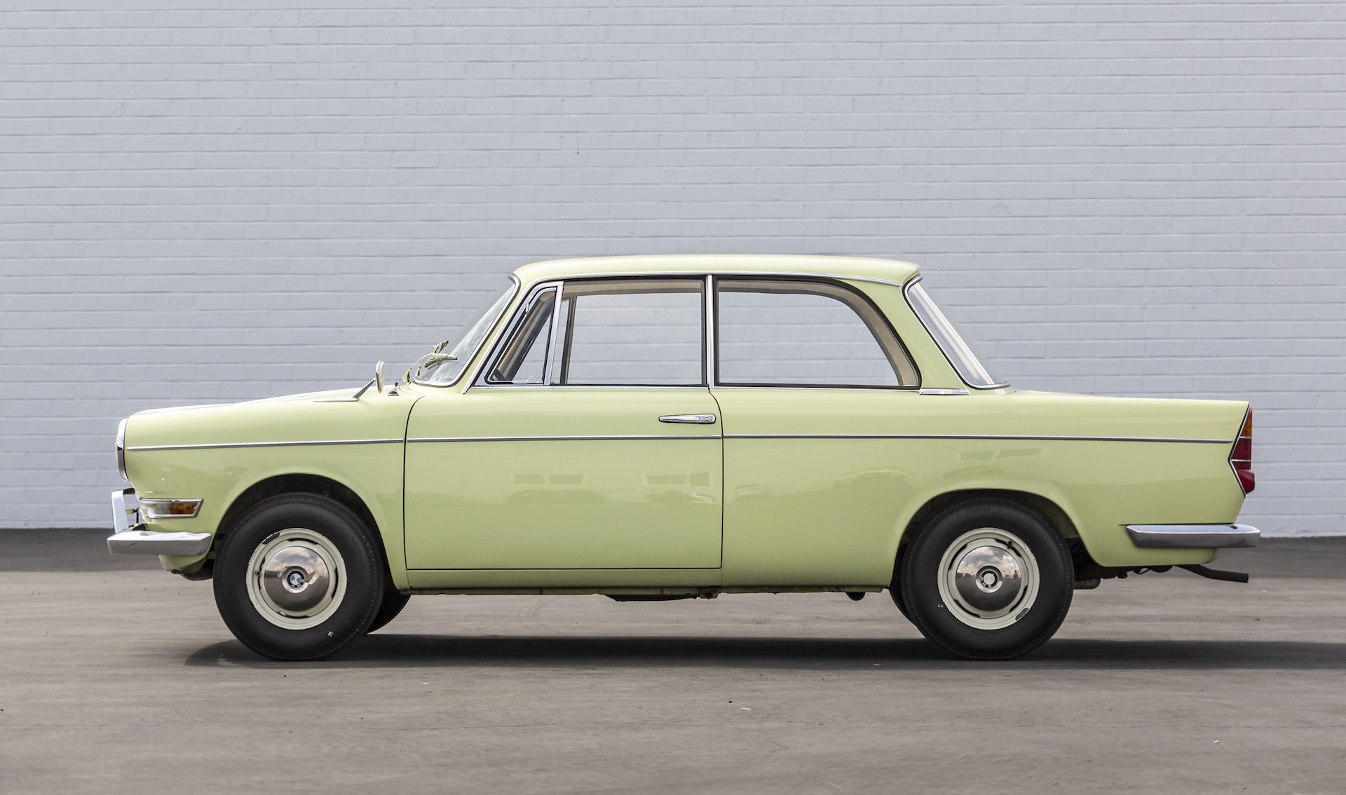 Thân xe BMW 700