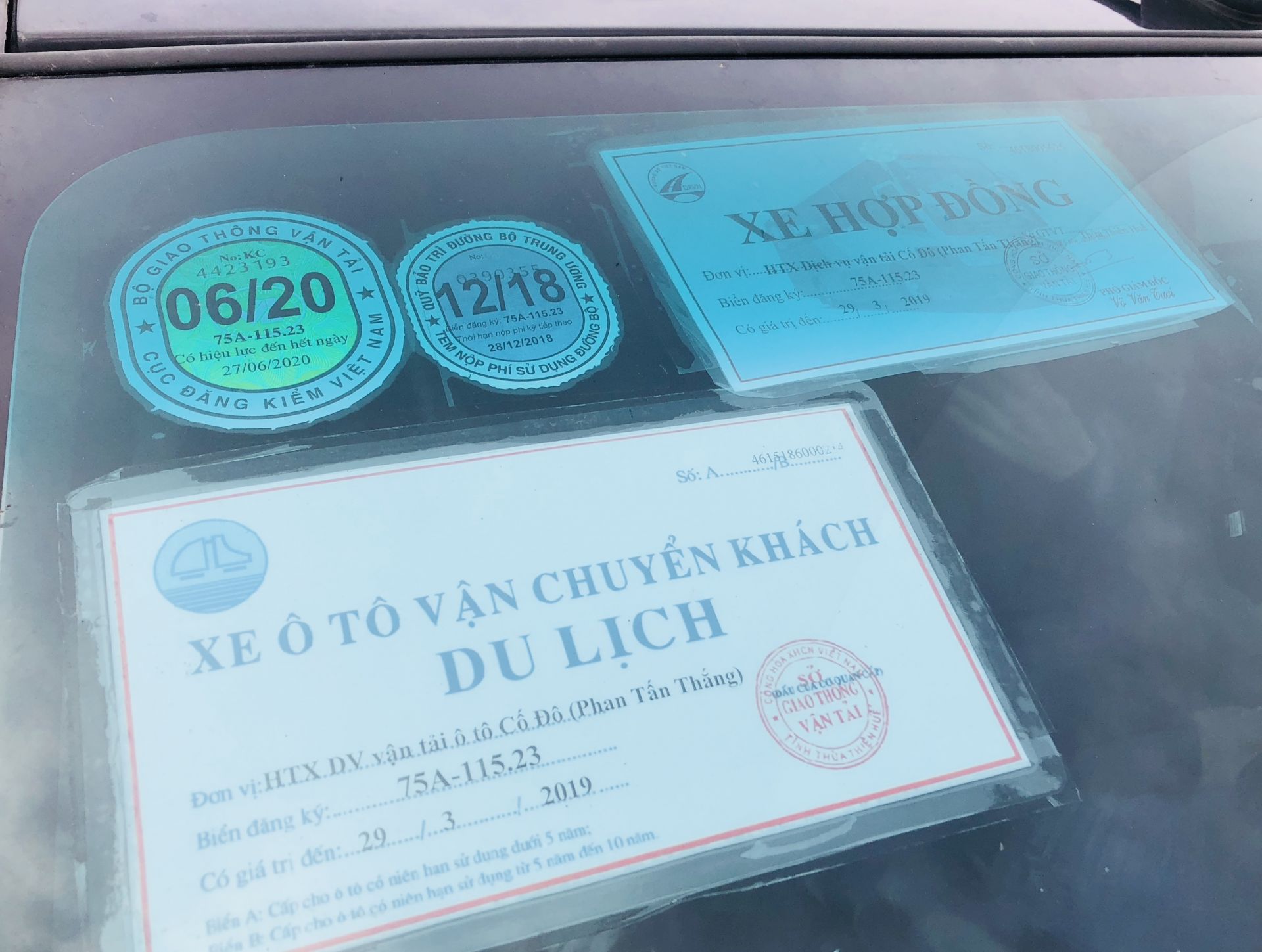xe không dán phù hiệu