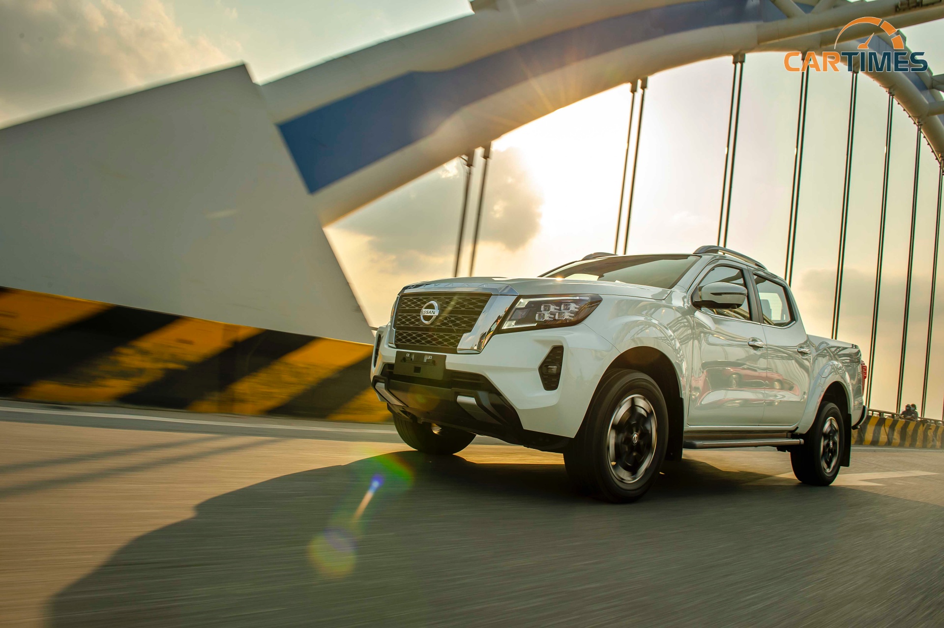 Nissan Navara vẫn trang bị động cơ cũ