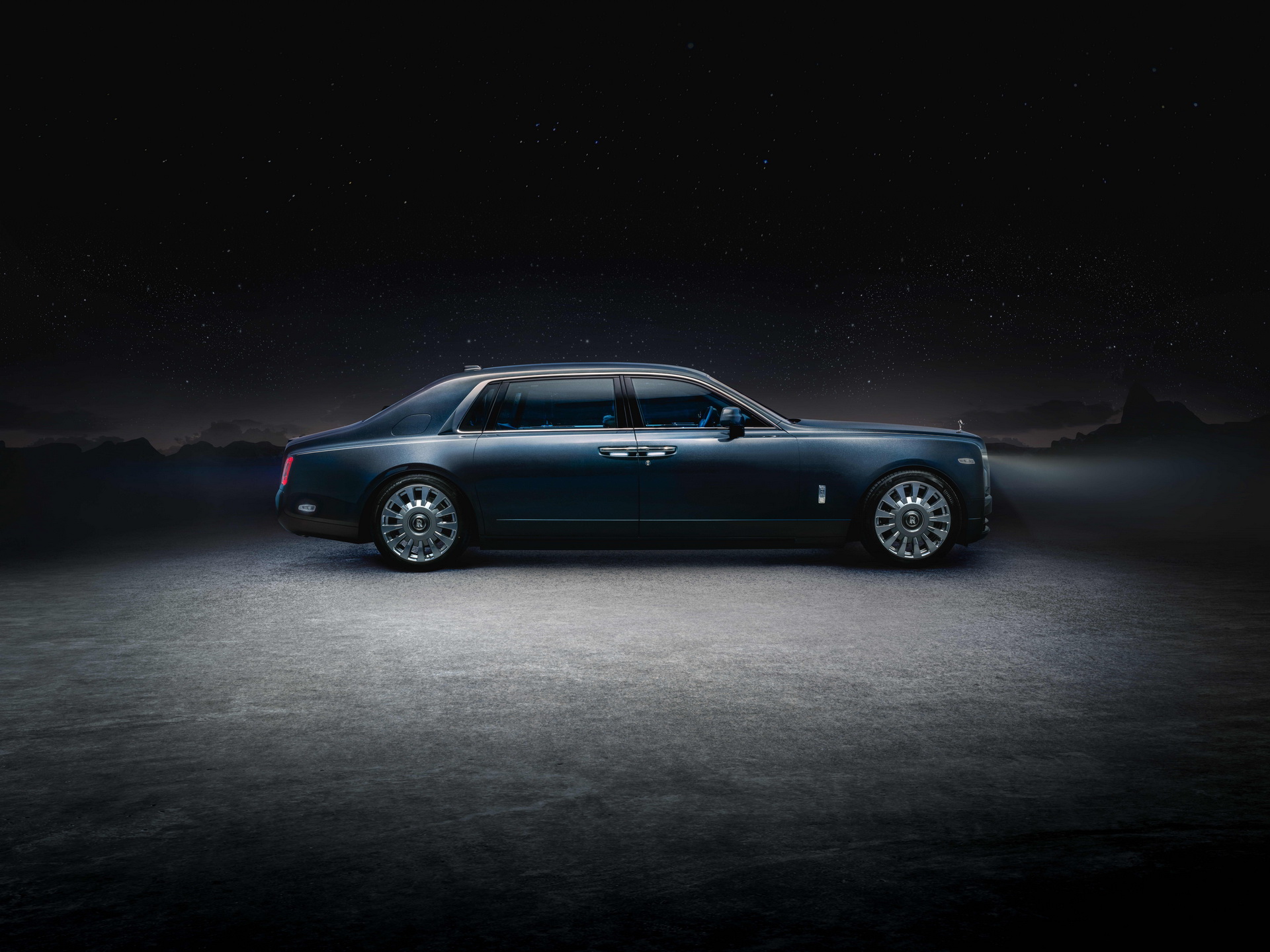 Thân xe Rolls-Royce Phantom Tempus
