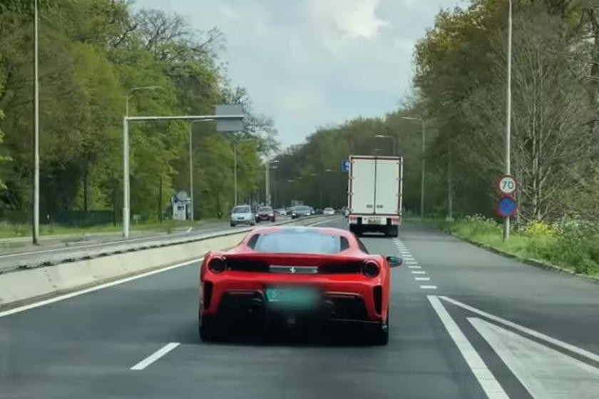 Chiếc Ferrari 488 Pista trước khi mất lái