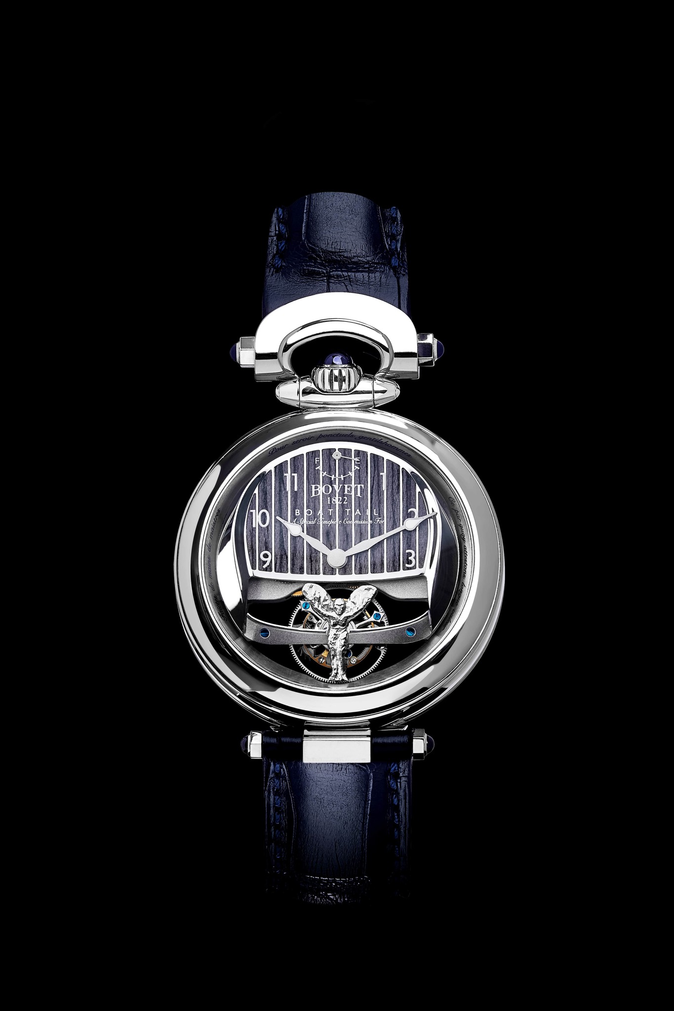 Hai chiếc đồng hồ sử dụng bộ máy tourbillon và có khả năng dự trữ năng lượng đến năm ngày