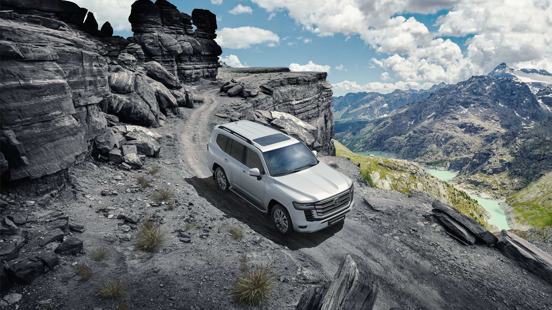 Toyota Land Cruiser 2022 chính thức hiện diện