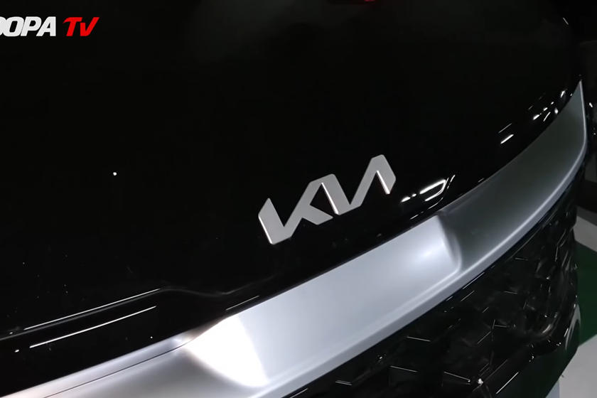 Cận cảnh Kia Sportage 2022 "bằng xương bằng thịt"
