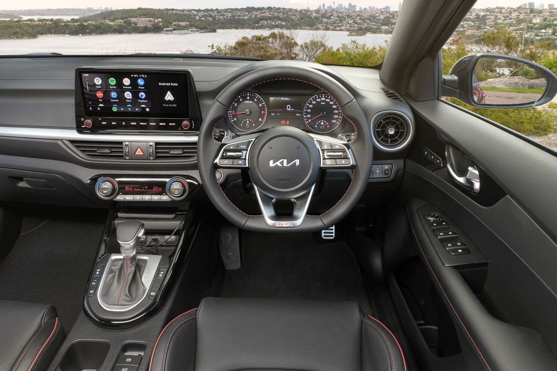 Hàng ghế trước của xe Kia Cerato 2022