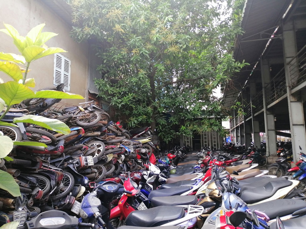 xe bị tam giữ