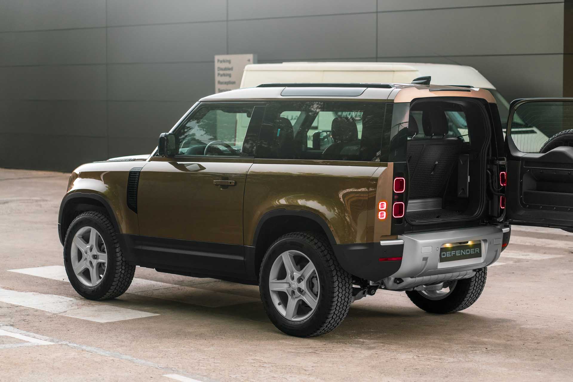 Thiết kế Land Rover Defender 90 chỉ có 3 cửa