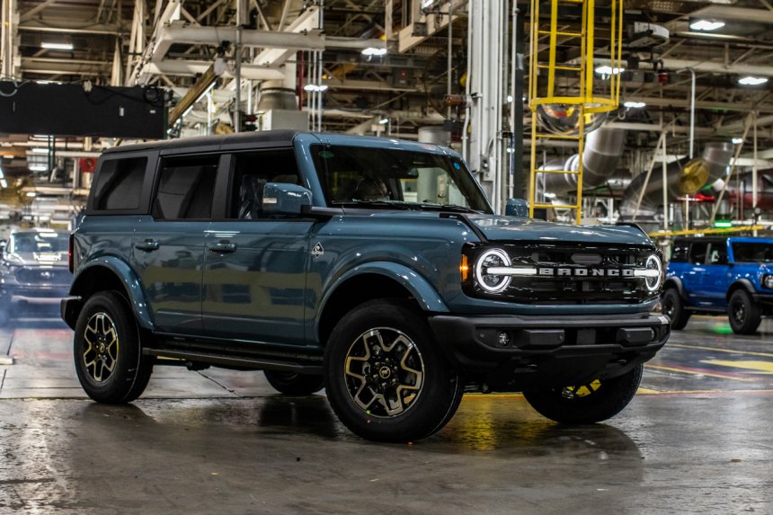 Huyền thoại Ford Bronco cuối cùng cũng lên dây chuyển sản xuất