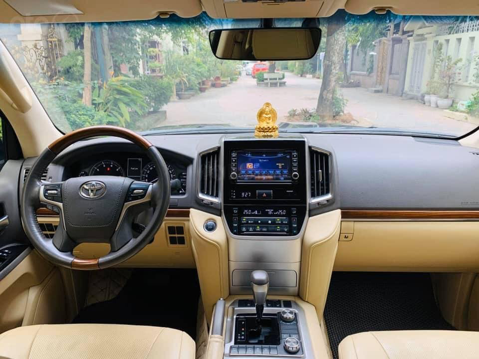 Toyota Land Cuiser 2016 trên thị trường xe cũ, giá chát nghịch lý