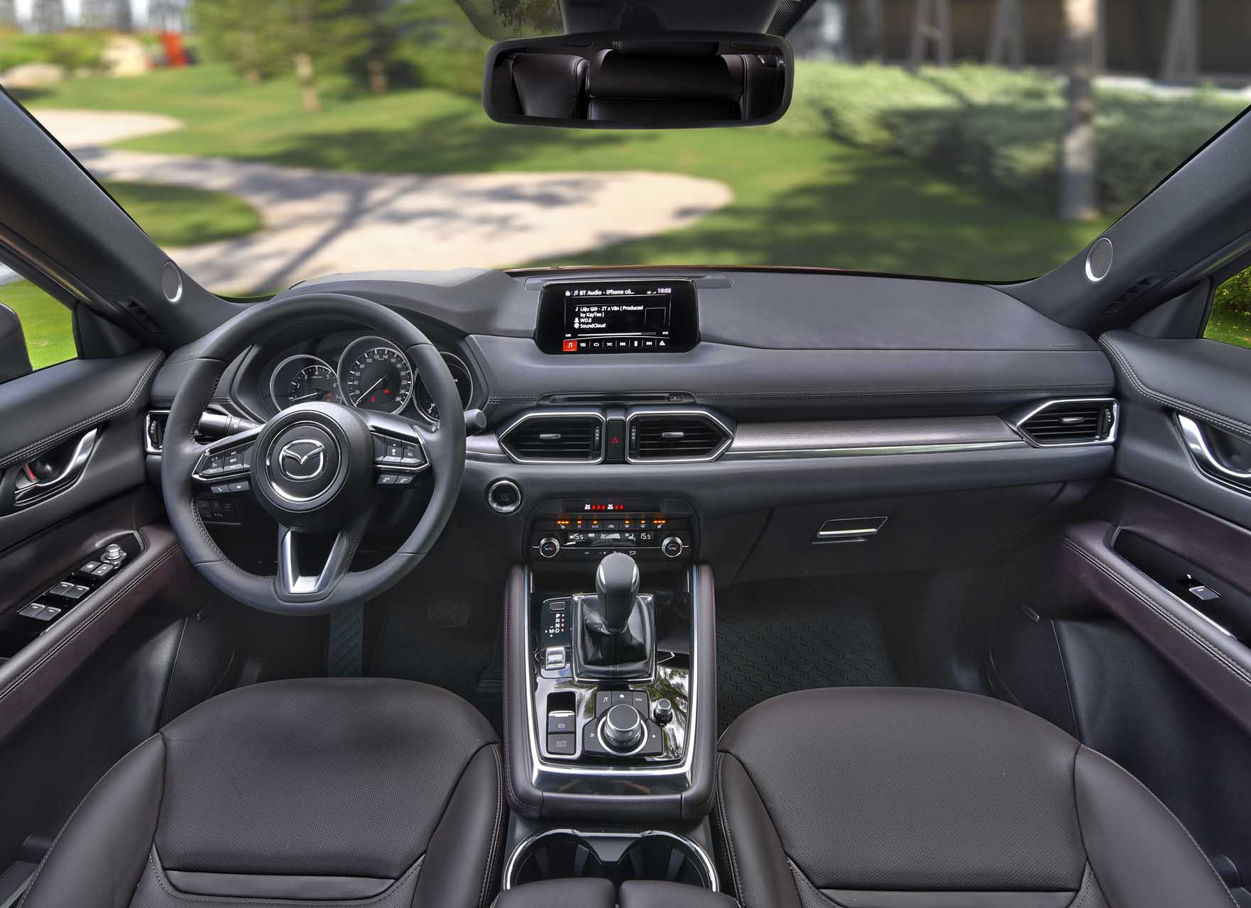 Hàng ghế trước của xe Mazda CX-8