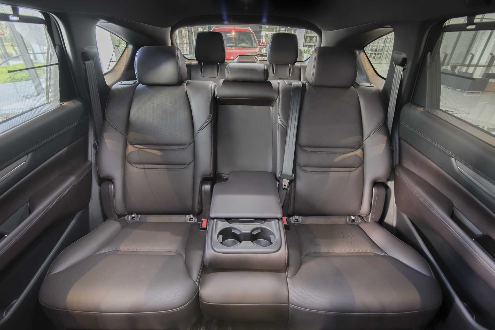 Hàng ghế thứ 2 trên Mazda CX-8