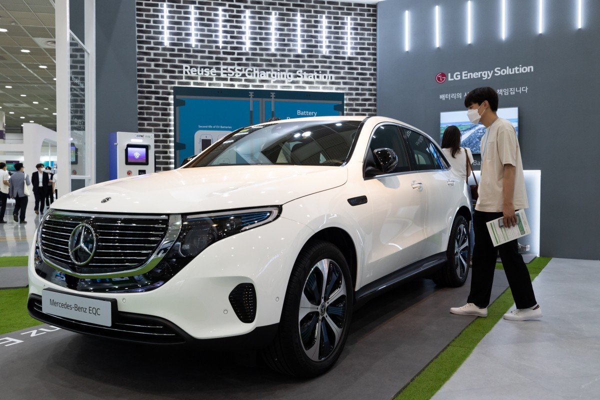 Khủng hoảng chip toàn cầu khiến nhiều showroom xe hơi tại Trung Quốc hết xe