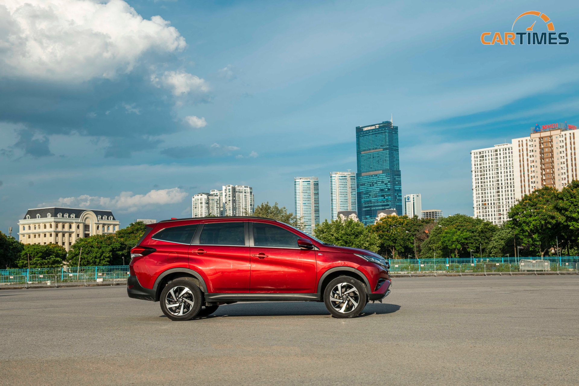Thân xe Toyota Rush khoẻ khoắn như một chiếc SUV