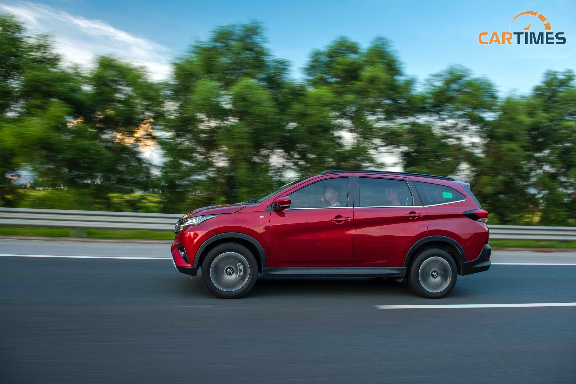 Toyota Rush trang bị tới 6 túi khí