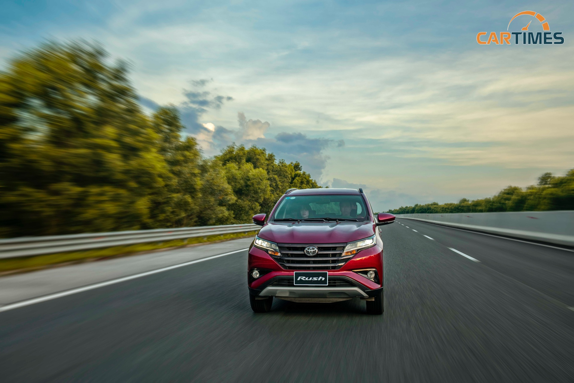 Điểm mạnh của Toyota Rush được bộc lộ hết nếu chở toàn tải