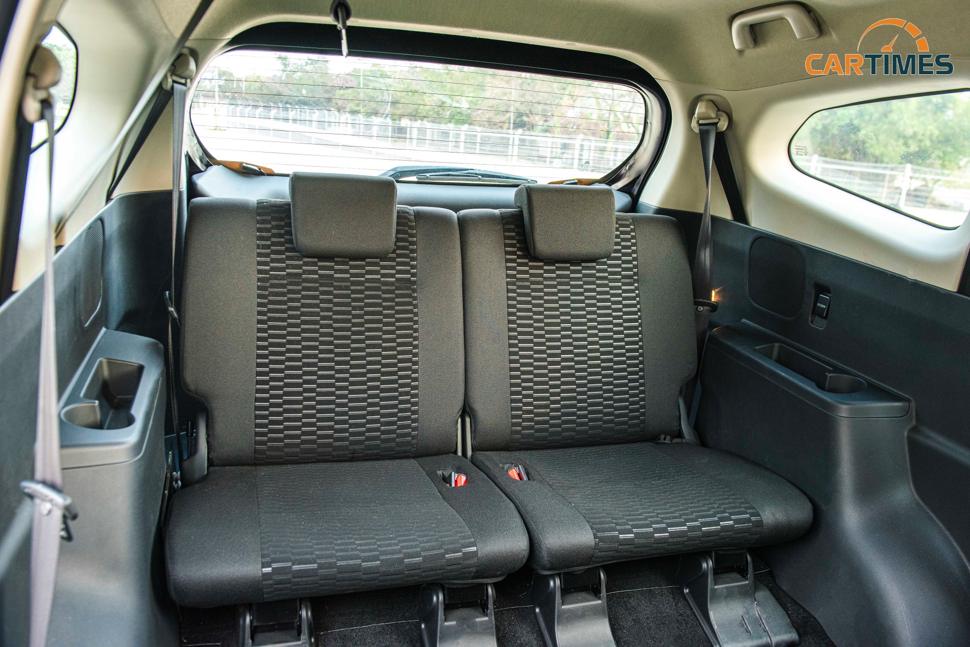 Hàng ghế thứ 3 trên xe Toyota Rush
