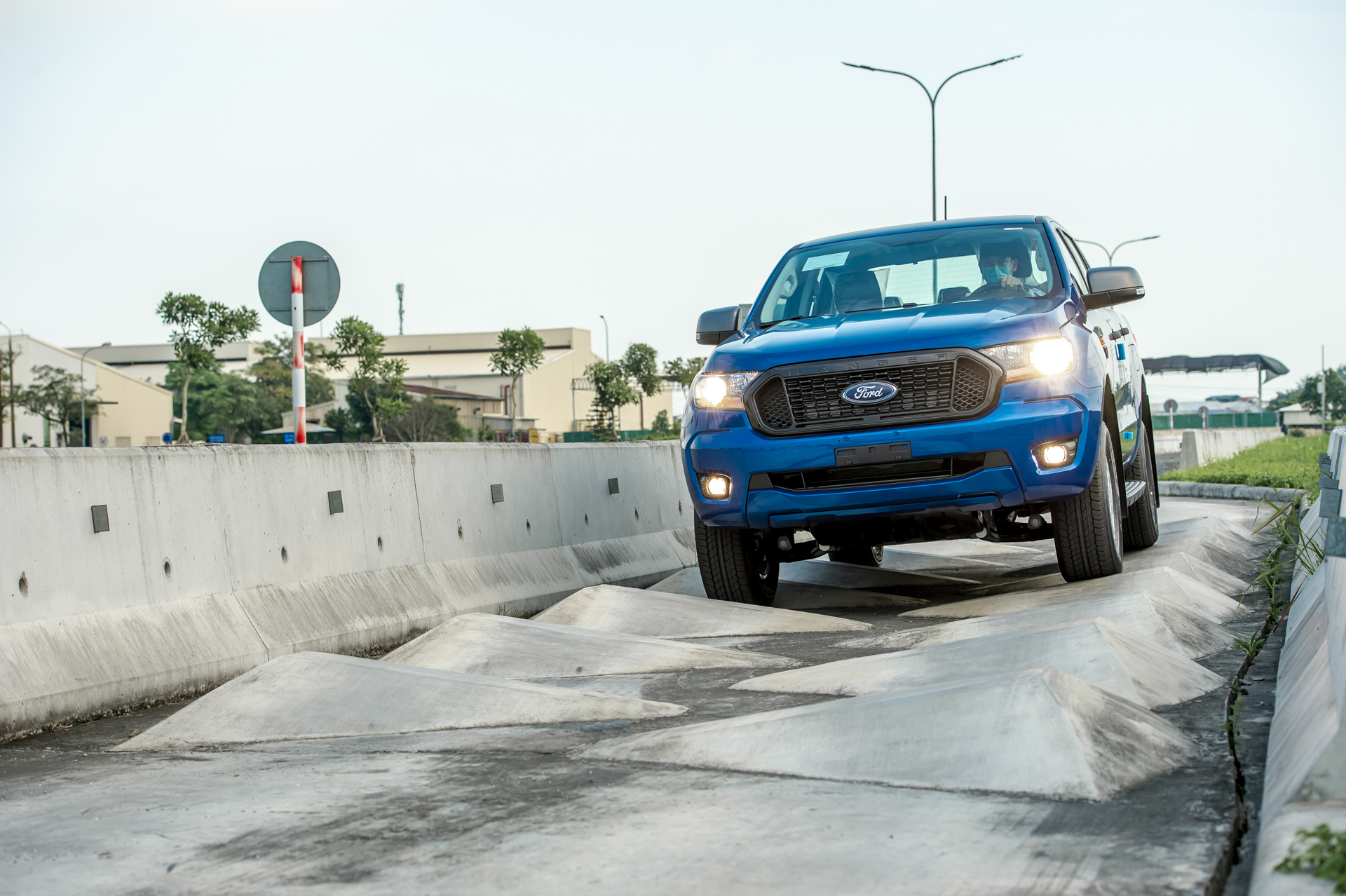 Ford Ranger lắp ráp trên đường thử tại nhà máy