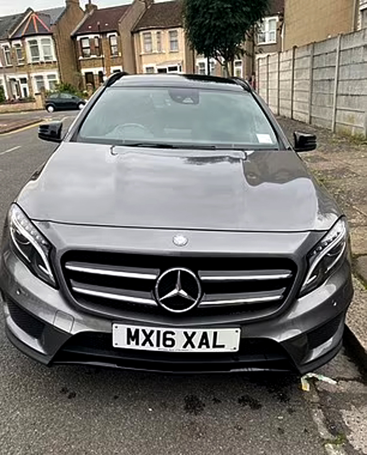 Chiếc Mercedes bị lấy đi trước sự ngỡ ngàng của chủ xe
