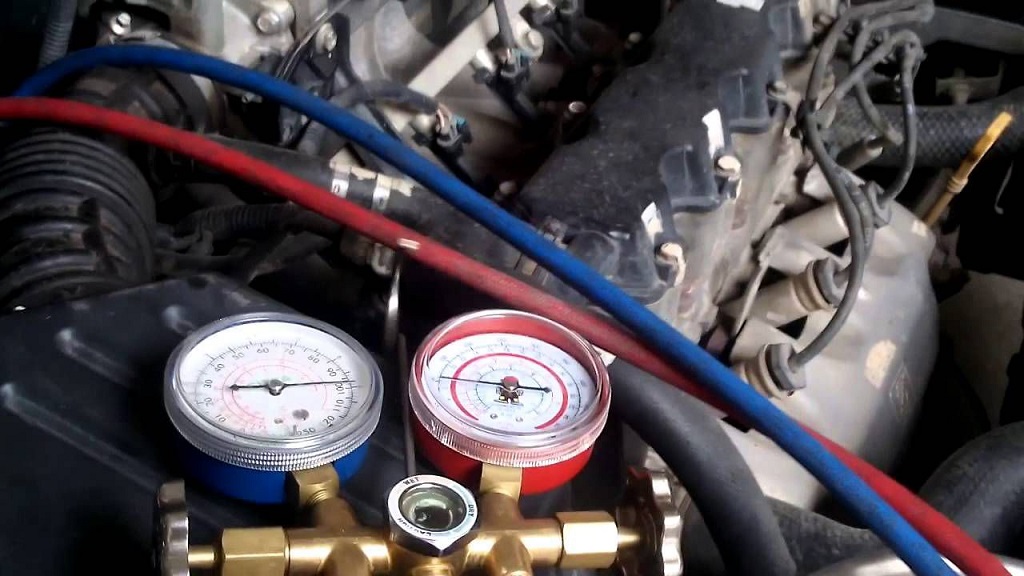 nạp gas điều hòa ô tô