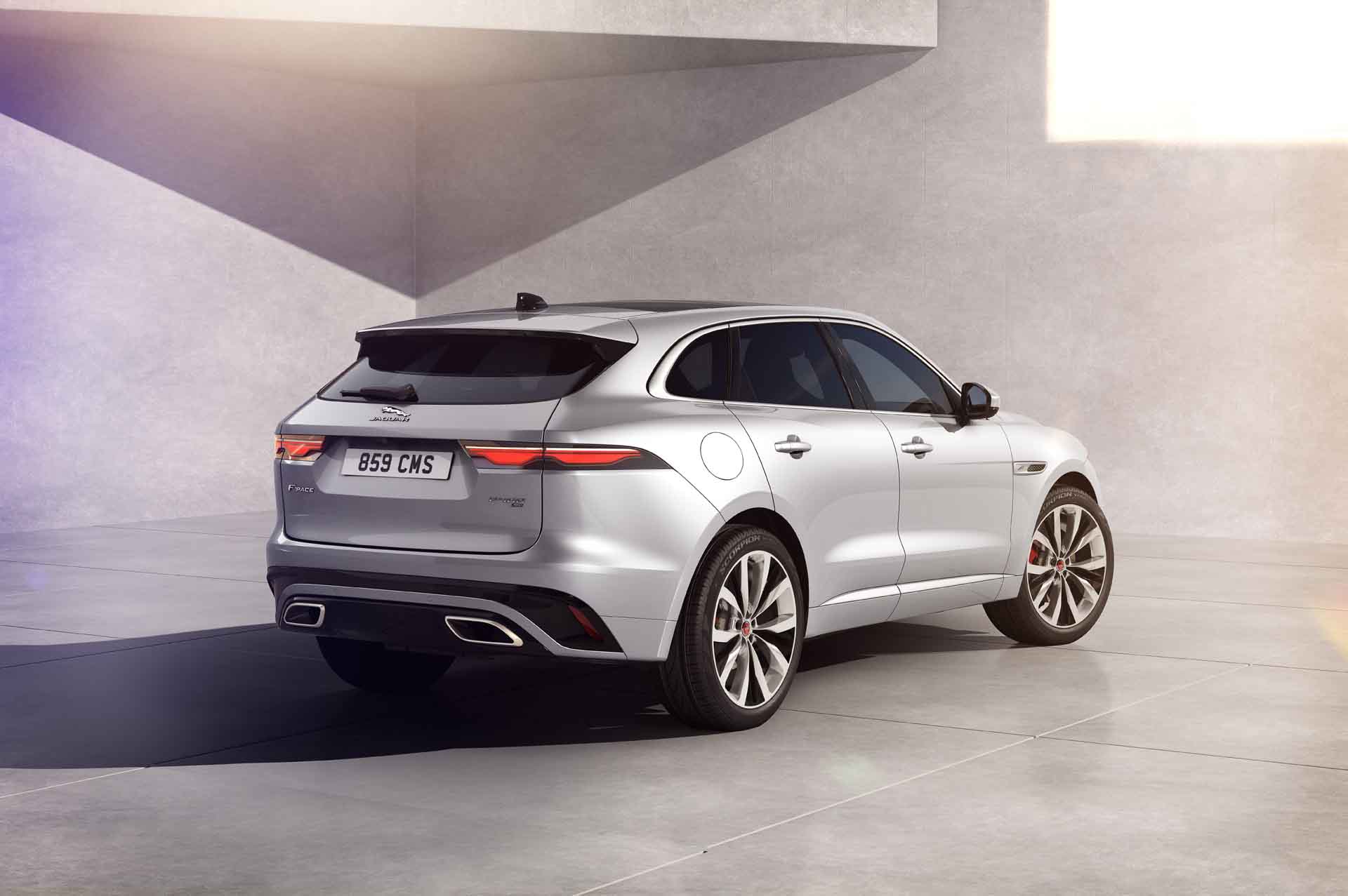 Đuôi xe F-PACE R-Dynamic Black