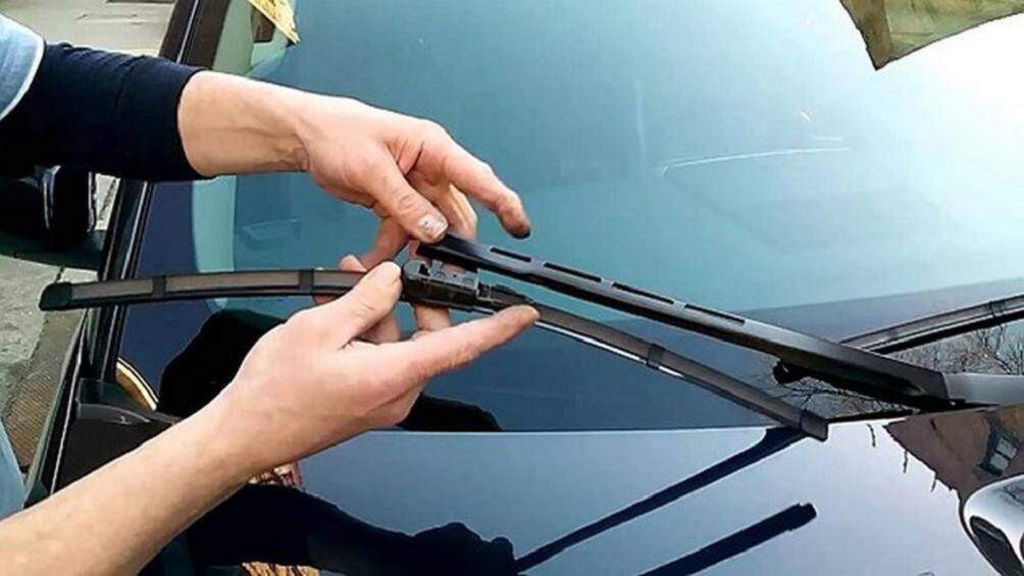 kiểm tra cần gạt mưa