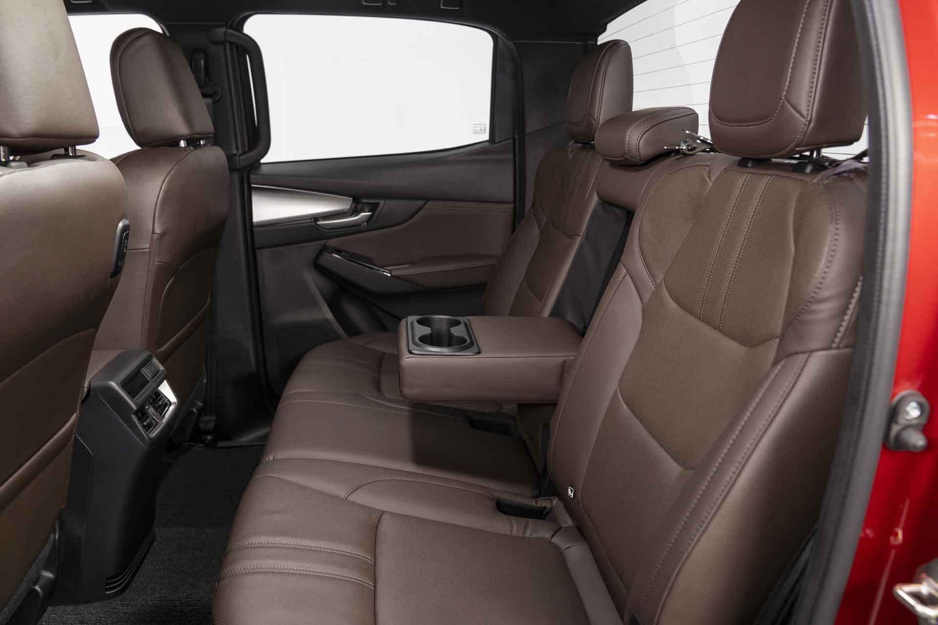 Hàng ghế sau xe Mazda BT-50 2021