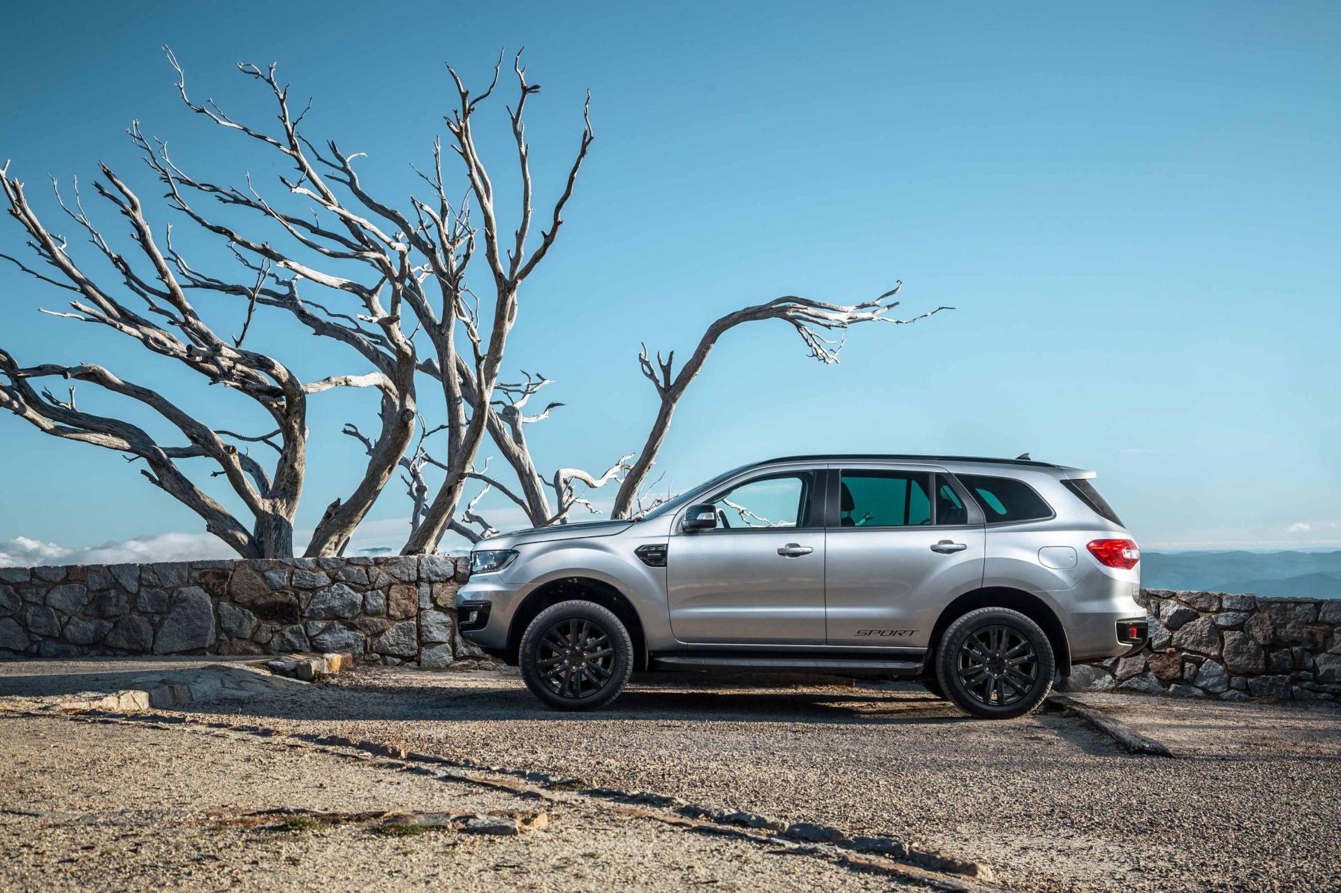 Xe Everest SPORT