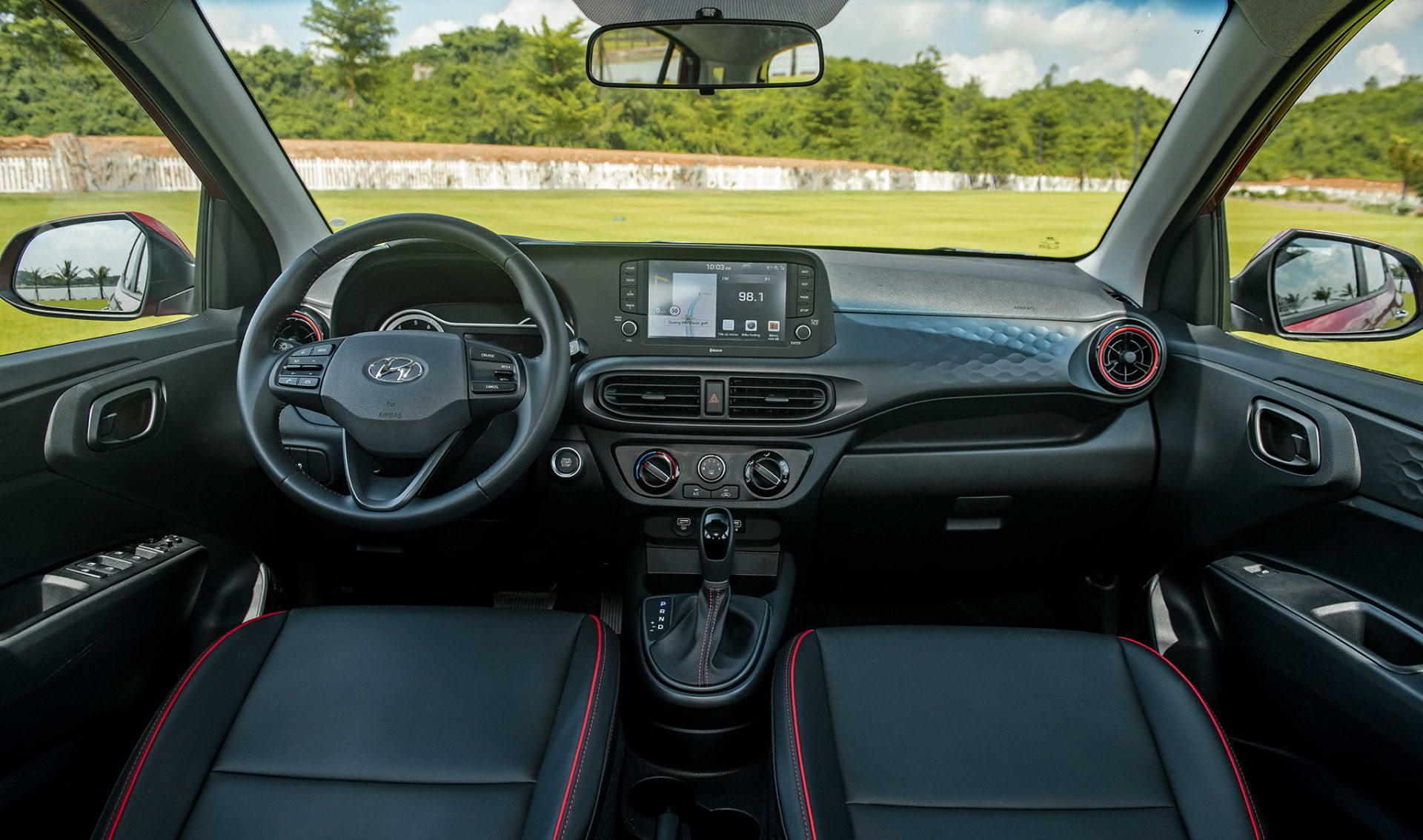 Hàng ghế trước của Hyundai Grand i10 2021