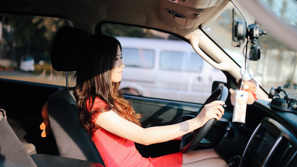 lái xe dưới trời nắng